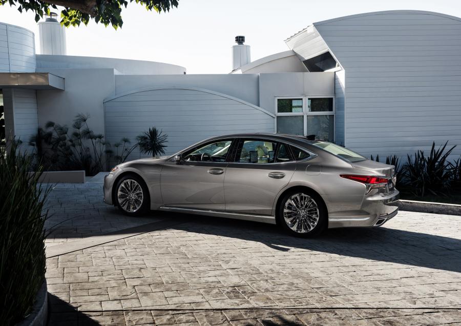  Lexus LS500 2017 года  (NA) (фото 7 из 67)